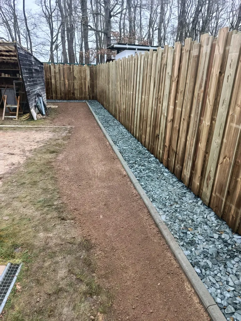 Création d'une clôture en bois sur-mesure à Cléon : remplacement d'une haie de thuyas