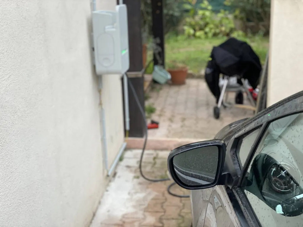 Installation borne de recharge électrique pour particulier à Marseille