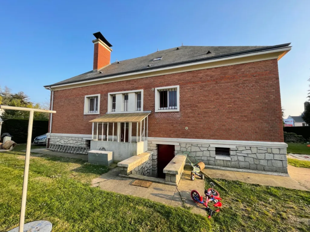 Isolation thermique par l’extérieur en laine de roche et enduit de façade projeté à la chaux aérienne réalisé par entreprise RGE près du Havre 76