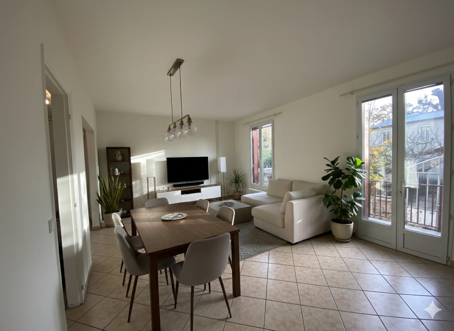 projection salon moderne maison 3 chambres en location au Vésinet