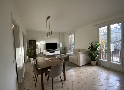 projection salon moderne maison 3 chambres en location au Vésinet