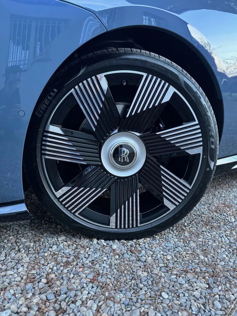 Rolls-Royce Spectre : polissage professionnel & céramique Crystal Serum Ultra – Côte d’Azur