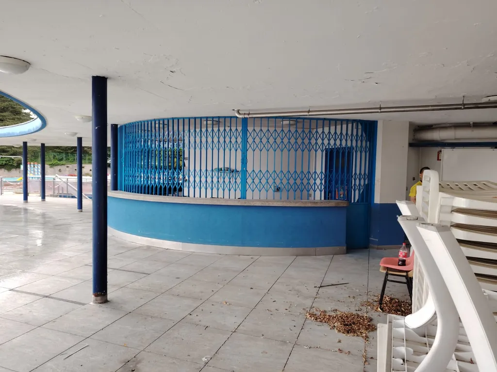 Installer une grille extensible pour piscine sécurisée à Marseille proche de Plan de Campagne