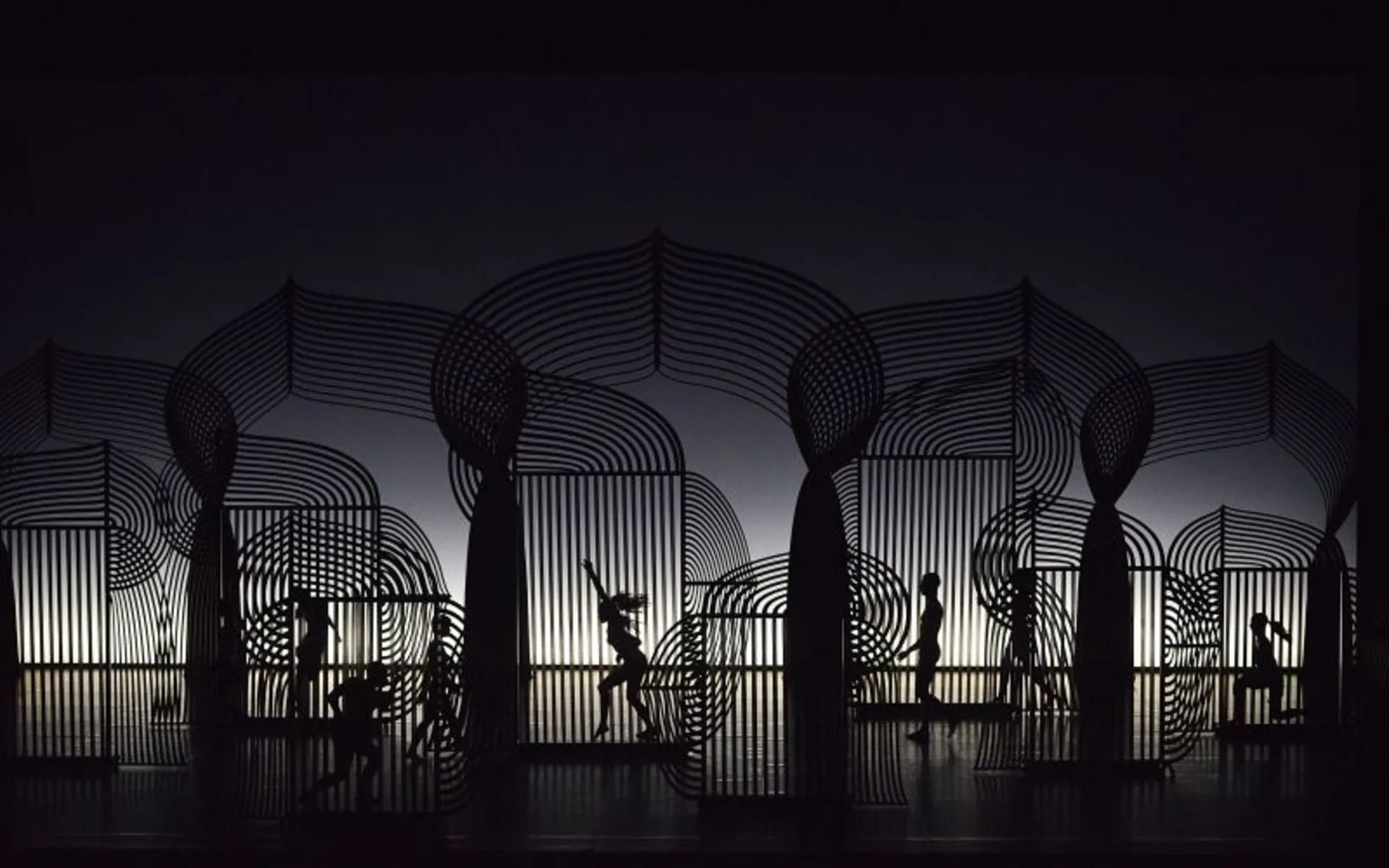  Thermolaquage d'un décor de spectacle en Aluminium réalisé par l'atelier du petit chantier à Alleins, pour un ballet