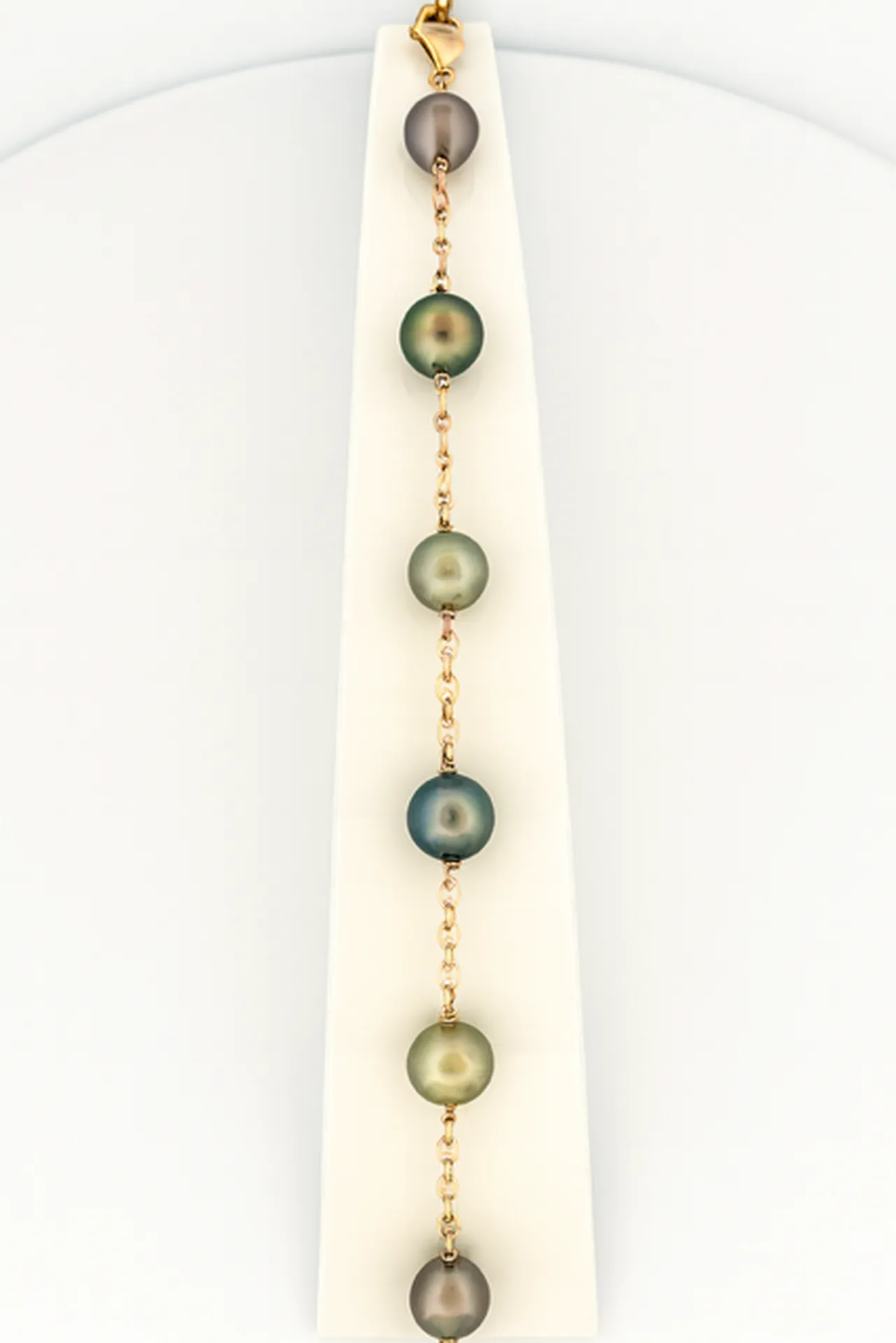 Élégance polynésienne sur le Bassin d’Arcachon – Bracelet or 750/1000ème et perles de Tahiti