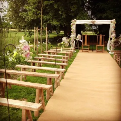 Une agence de wedding planner pour une organisation de mariage et cérémonie en plein air dans un manoir dans l'Essonne