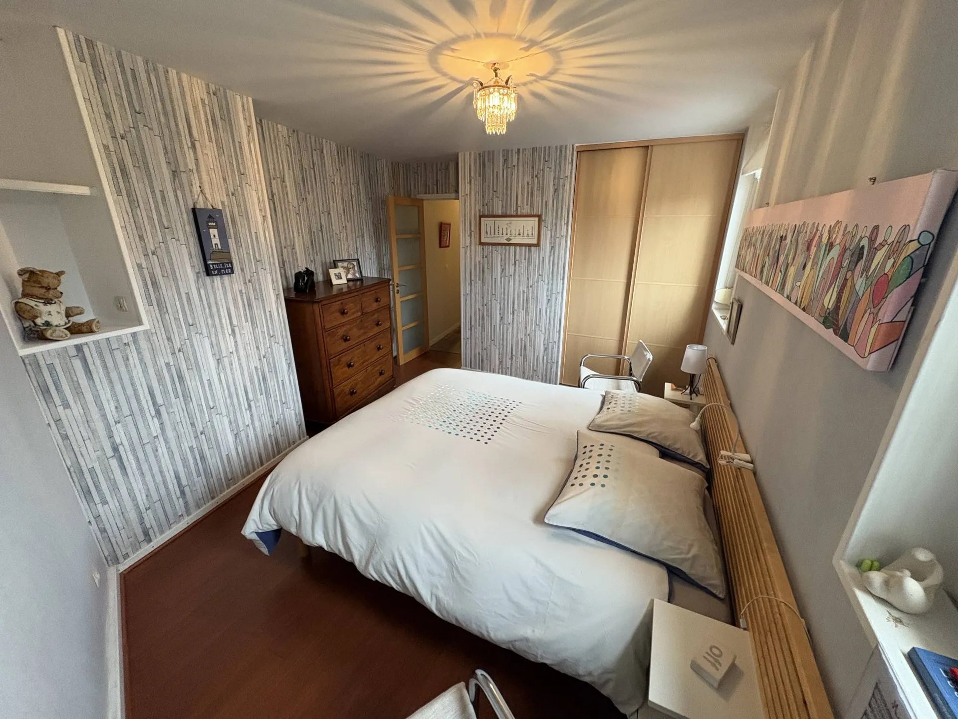 À vendre bel appartement de 105,69 m² à Dieppe, 3 chambres dont 2 avec placards, cuisine aménagée.