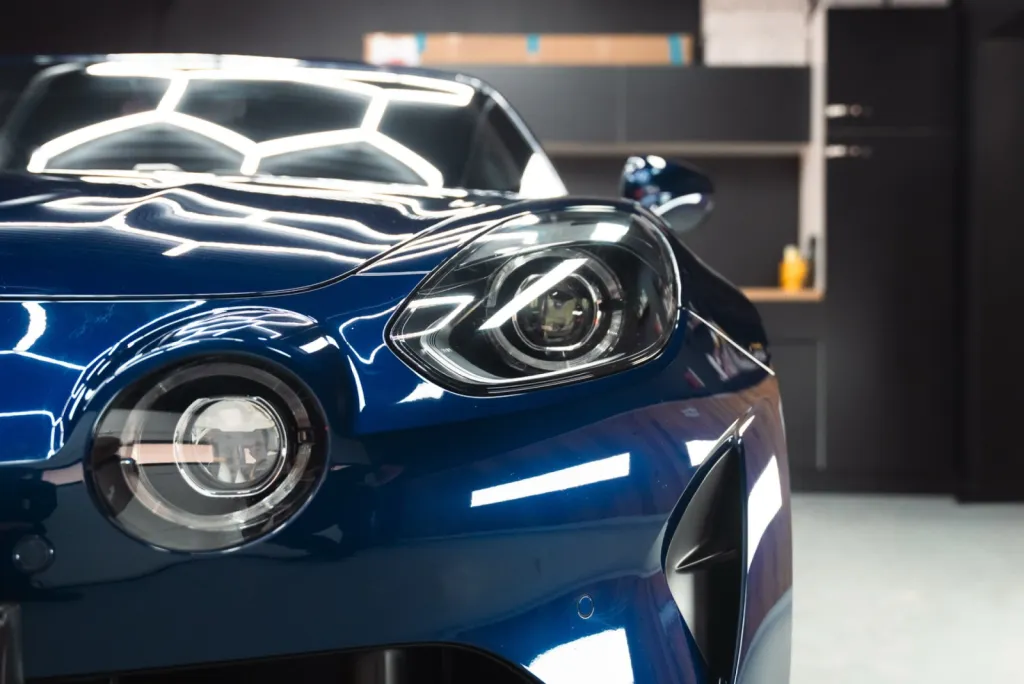 Protection céramique Gtechniq Crystal Serum Ultra sur Alpine A110 à Senlis