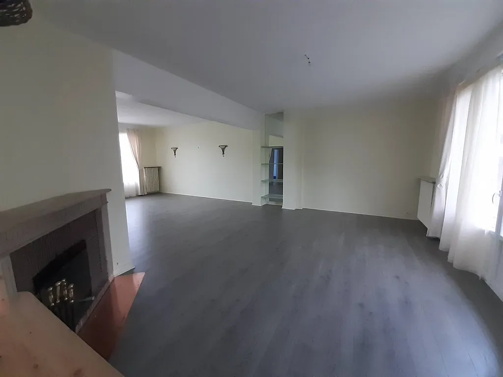 Maison de ville avec séjour lumineux