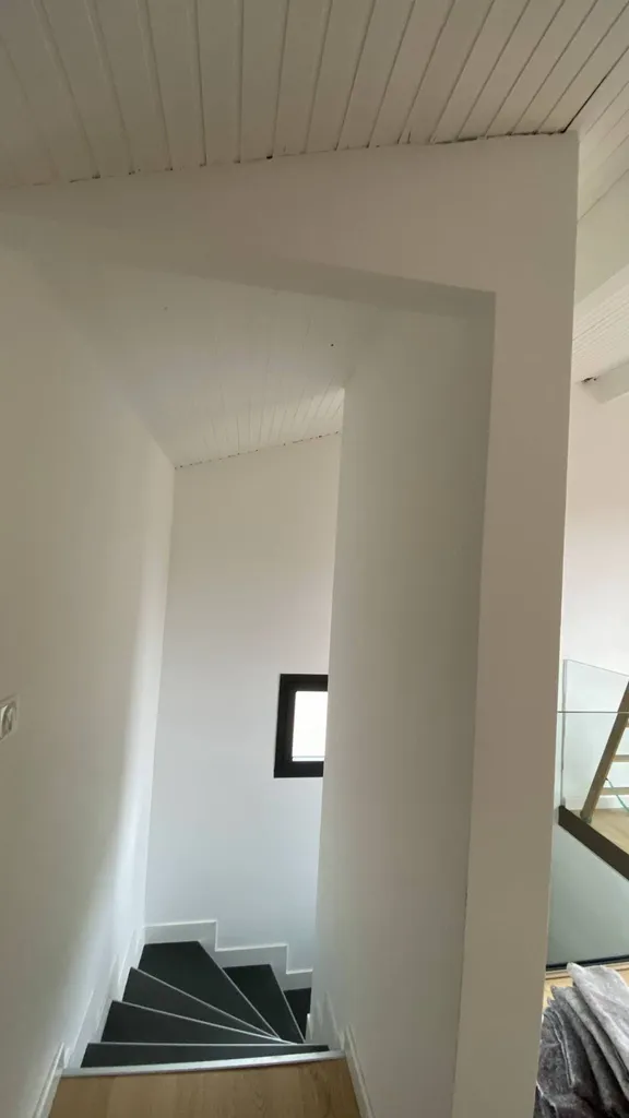 Solution pour éviter de peindre un lambris bois - Plafonds Tendus Occitans Aussonne