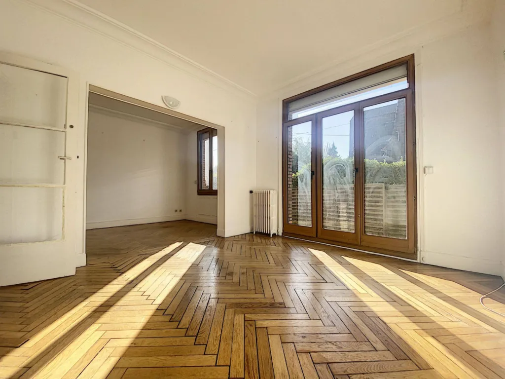 Maison à vendre, avec 5 chambres, garage et Jardin clos à Rouen 76000 gare quartier Saint André. 