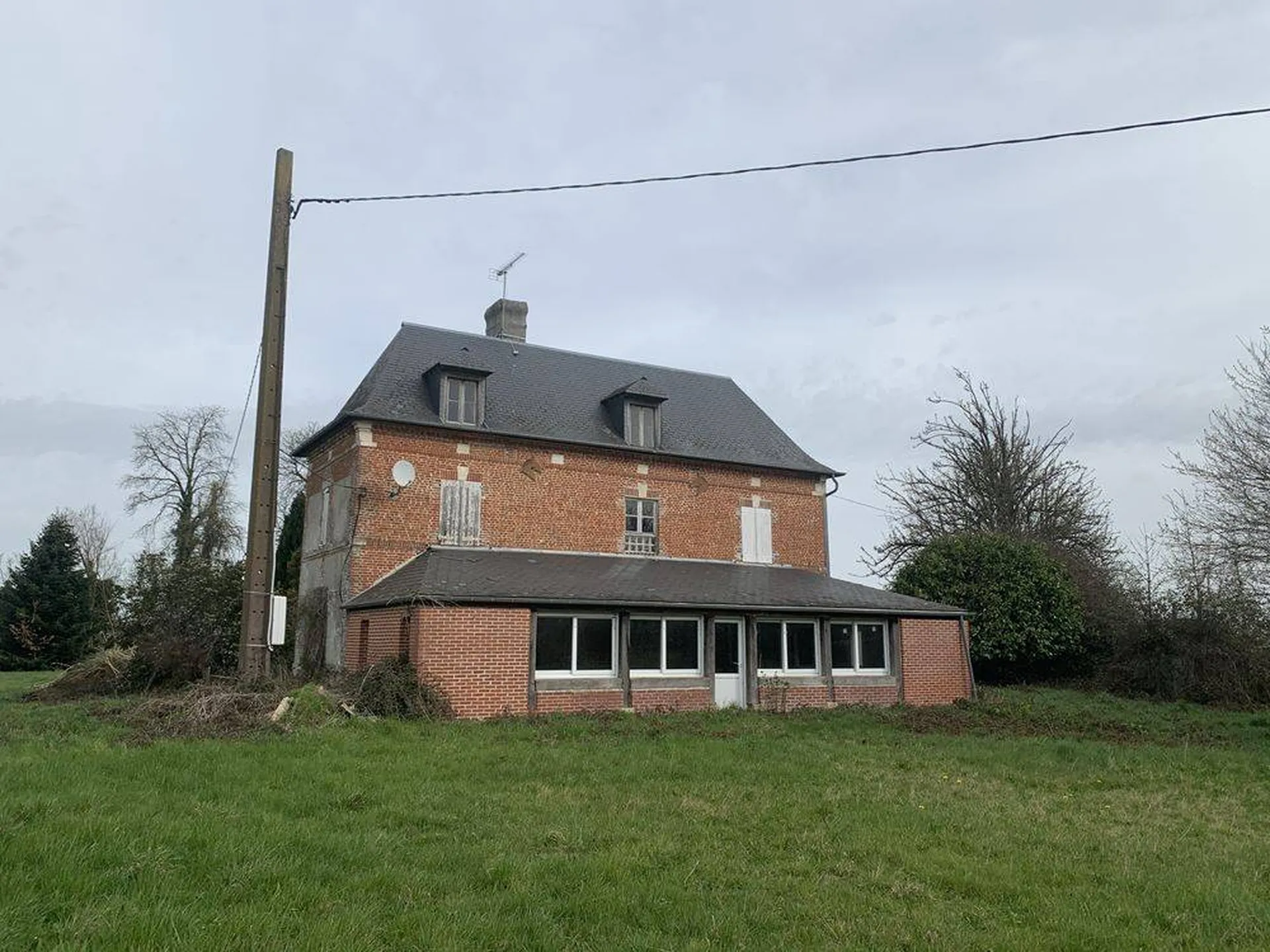 Achat d'un Domaine Équin avec bâtiments normands, bâtis sur une parcelle de terrain de presque 20 hectares, dans la région du Calvados 14.