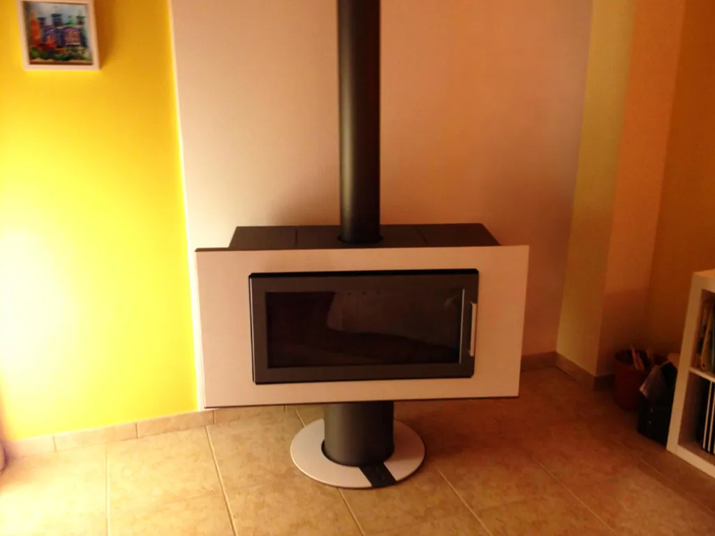 Poêle à bois dans une maison à Caluire-et-Cuire pour un chauffage performant, économique et écologique