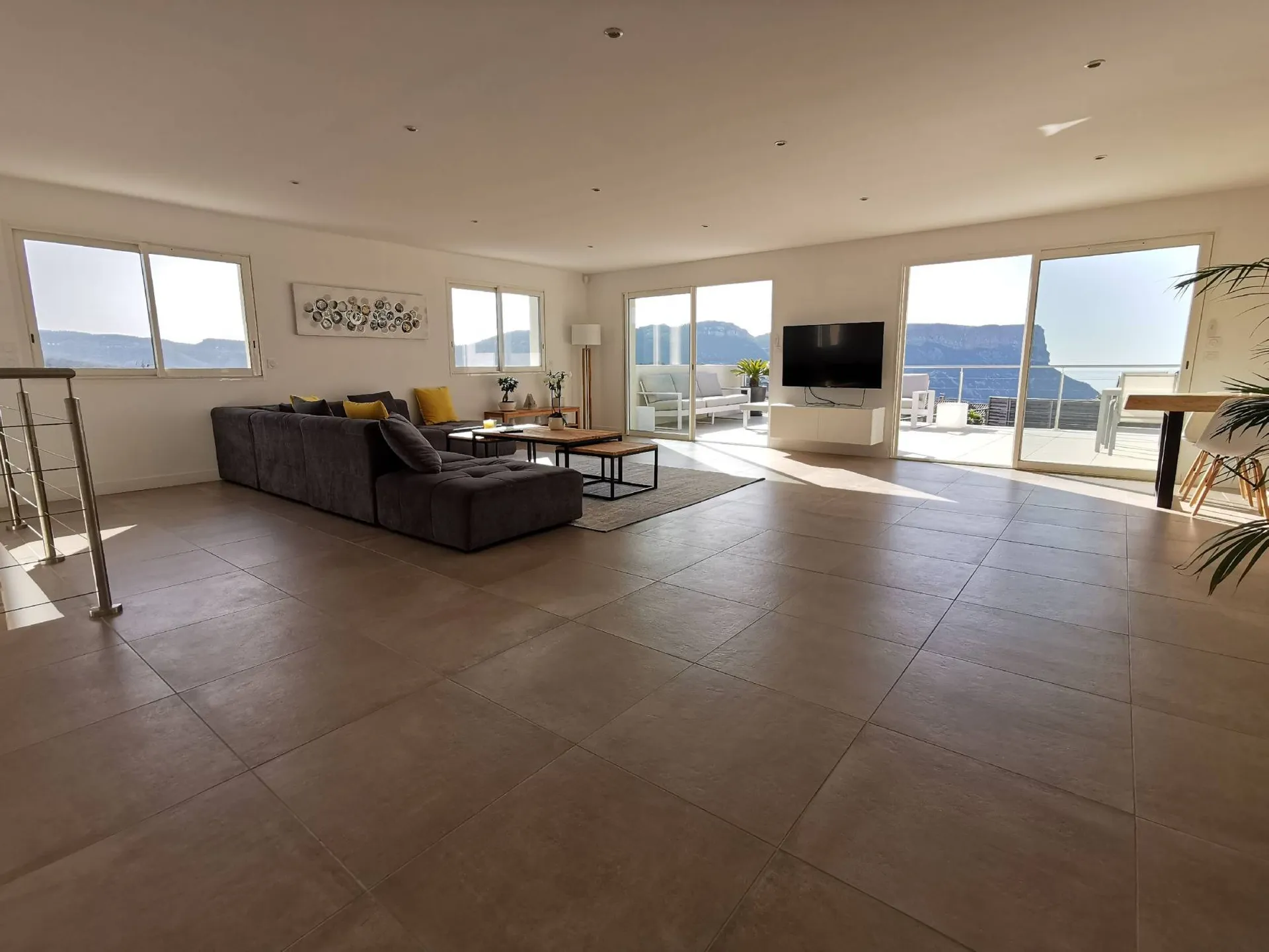 Vente maison T5 Cassis sur les hauteurs, au calme, avec piscine et vue dégagée sur mer et Cap Canaille 