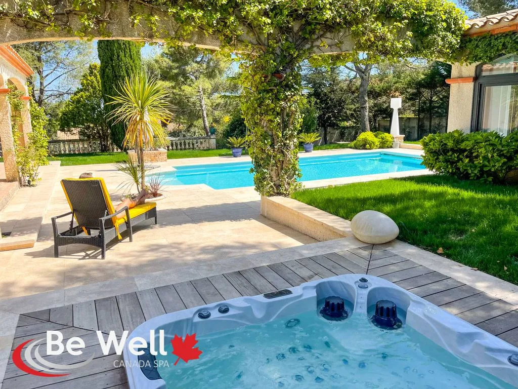 spa canadien extérieur encastré terrasse en bois clair azur