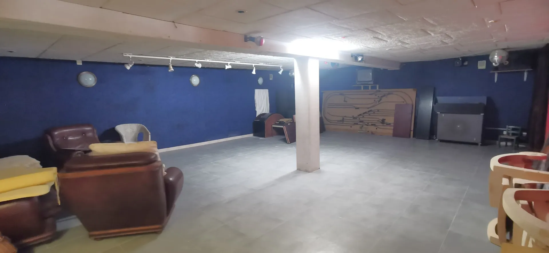 Vente maison T4/5 Cassis  avec piscine, vaste sous-sol & garage dans lotissement sécurisé à l'entrée du village