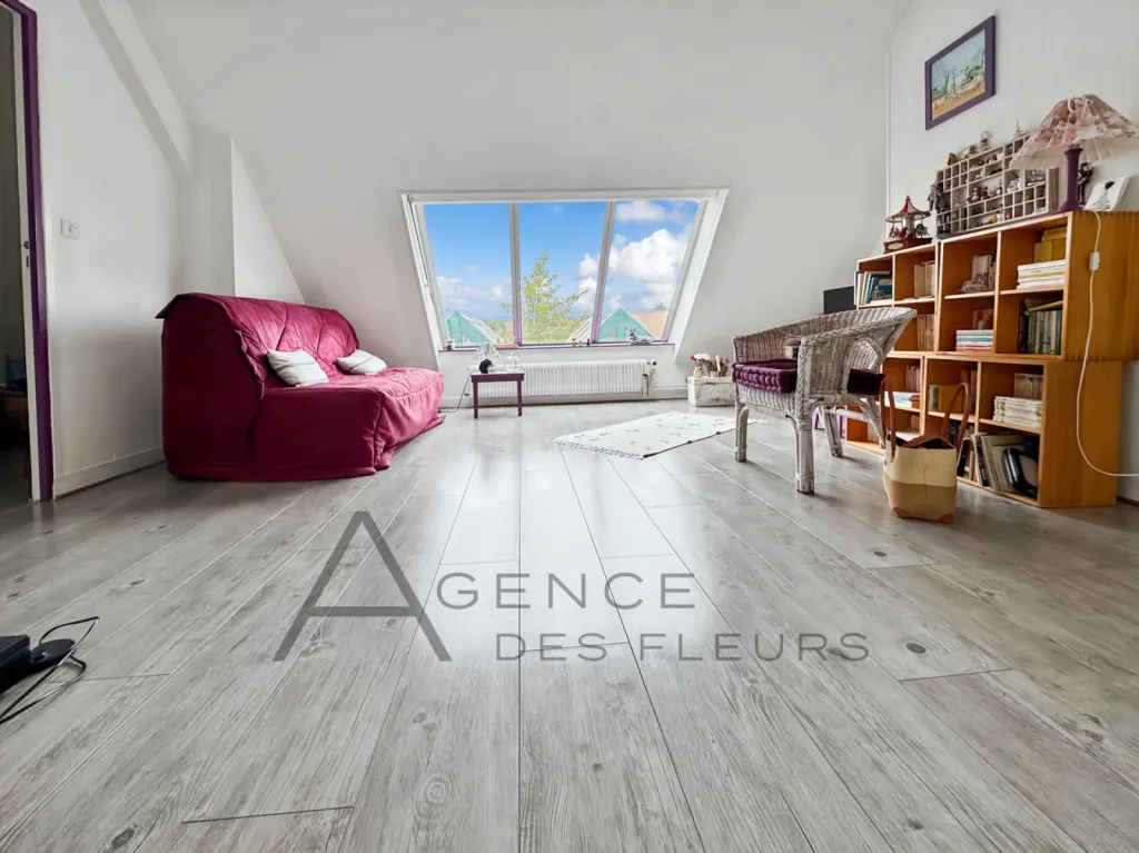A vendre, maison familiale de 159 m2 sur un terrain de 1509 m2 située à Saint-Pierre-des-Fleurs