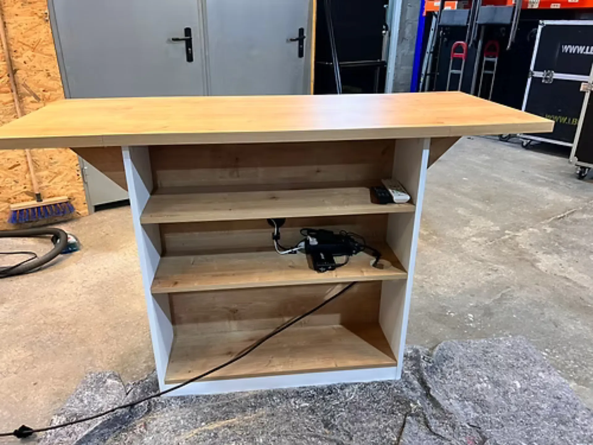 DESK BLANC & BOIS AVEC ECRAN 32' 82CM DESK 2