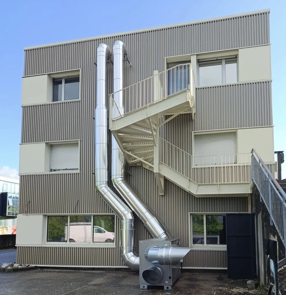 Mise en place d'un chauffage et climatisation réversible PANASONIC avec VMC double flux ZEHNDER d'un bâtiment tertiaire de 1 000 m² à Grésy-sur-Aix près d'Aix-les-Bains