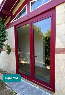 Rénovation sur St Médard-En-Jalles avec la pose d'une porte d'entrée aluminium vitrée