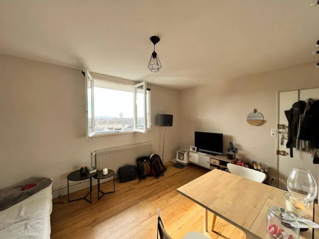 Situé au 33 rue Saint André à Rouen