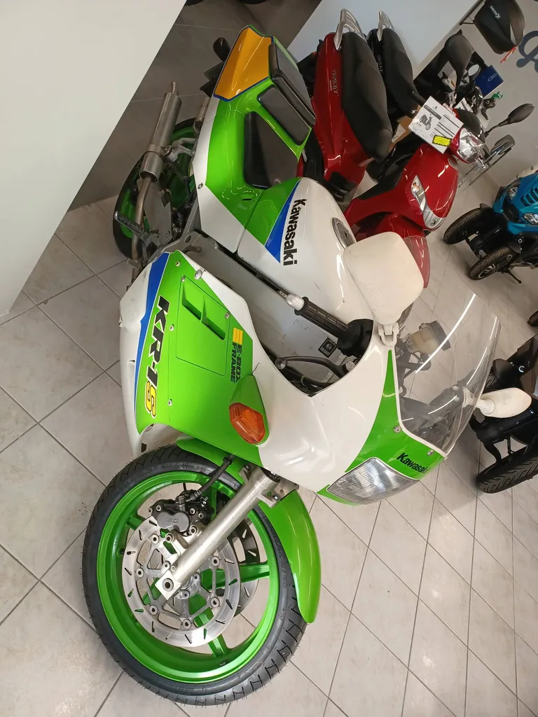 MOTO KAWASAKI KR250S 2 TEMPS SIX FOURS LES PLAGES