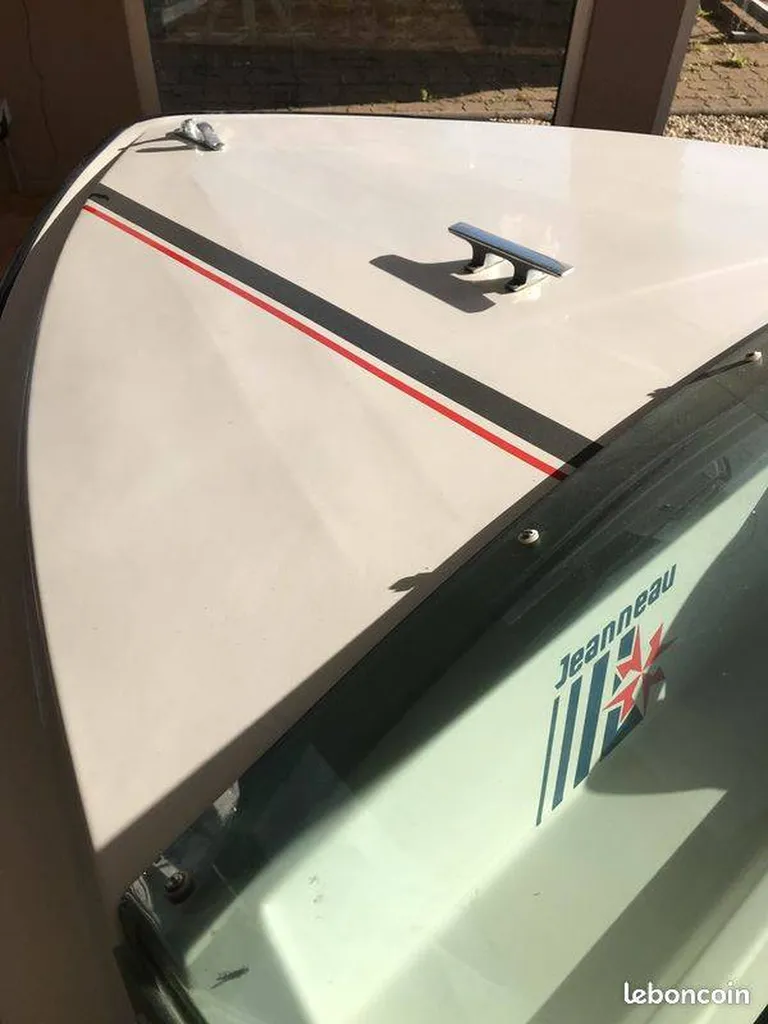 acheter un bateau d'occasion pour naviguer sur les lacs et en rivières