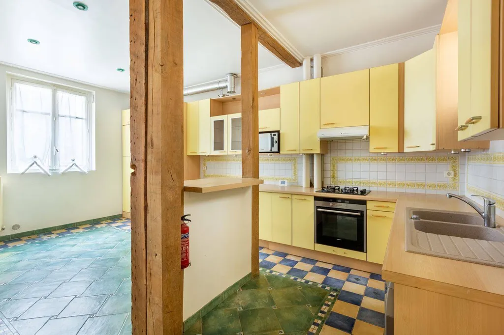 A vendre Appartement avec grande hauteur sous plafond à Paris 75017