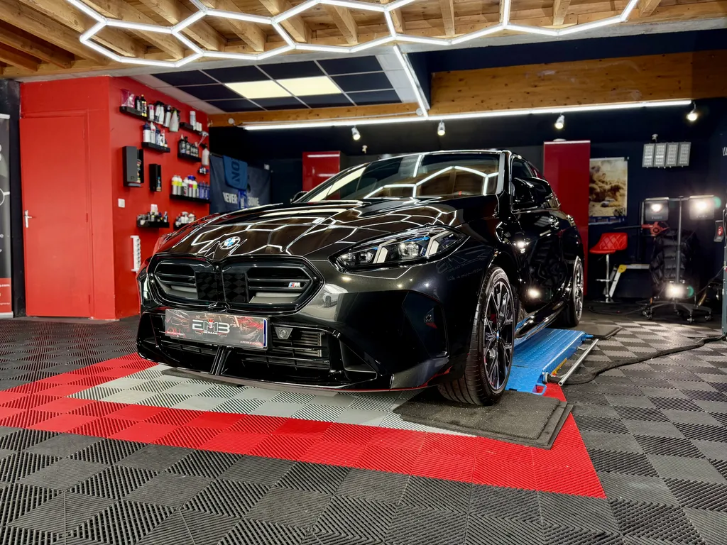 Traitement céramique BMW M135i à Vaugneray près de Lyon – Polissage carrosserie et protection GYEON Infinite Ouest Lyonnais