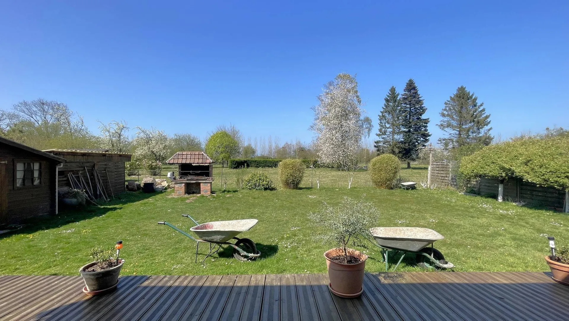 Vends Maison de campagne à 10 minutes de la centrale de Penly, avec un grand séjour, 3 chambres lumineuses et un bureau.