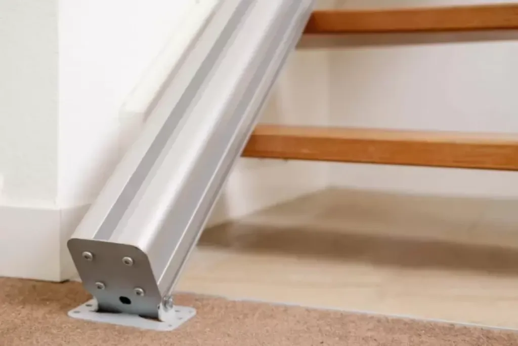 Caractéristiques techniques de votre monte-escalier UP à Lyon : 3 Baies à votre service pour l’installation en Auvergne Rhône-Alpes