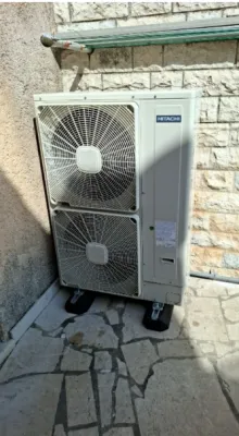 Installation d'une pompe à chaleur air-eau Hitachi Yutaki avec Provence Energie Solaire Services