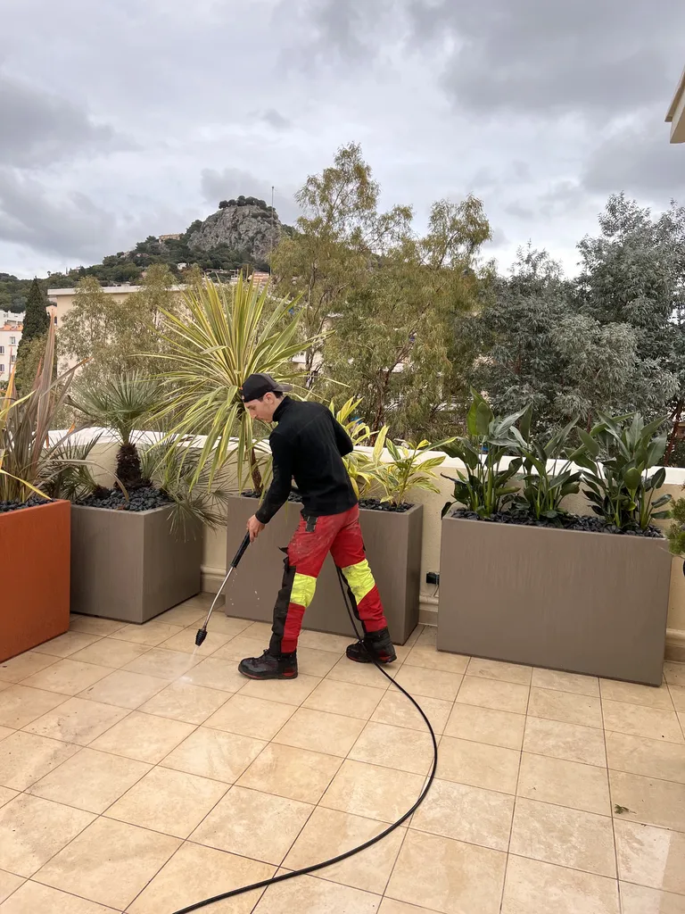 nettoyage du chantier au karcher à Hyères