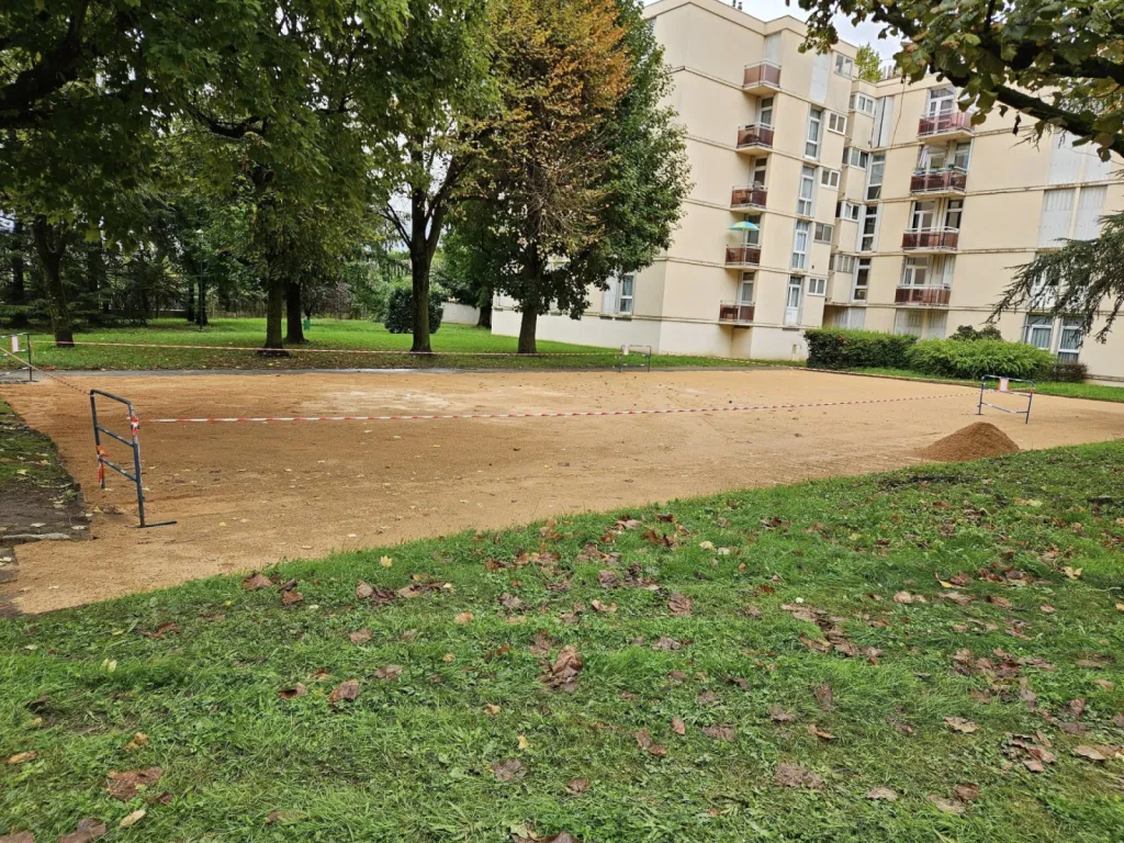 Entreprise de terrassement près de Lyon : Reprise d'une aire de jeux en sable à Saint-Didier-au-Mont-d'Or