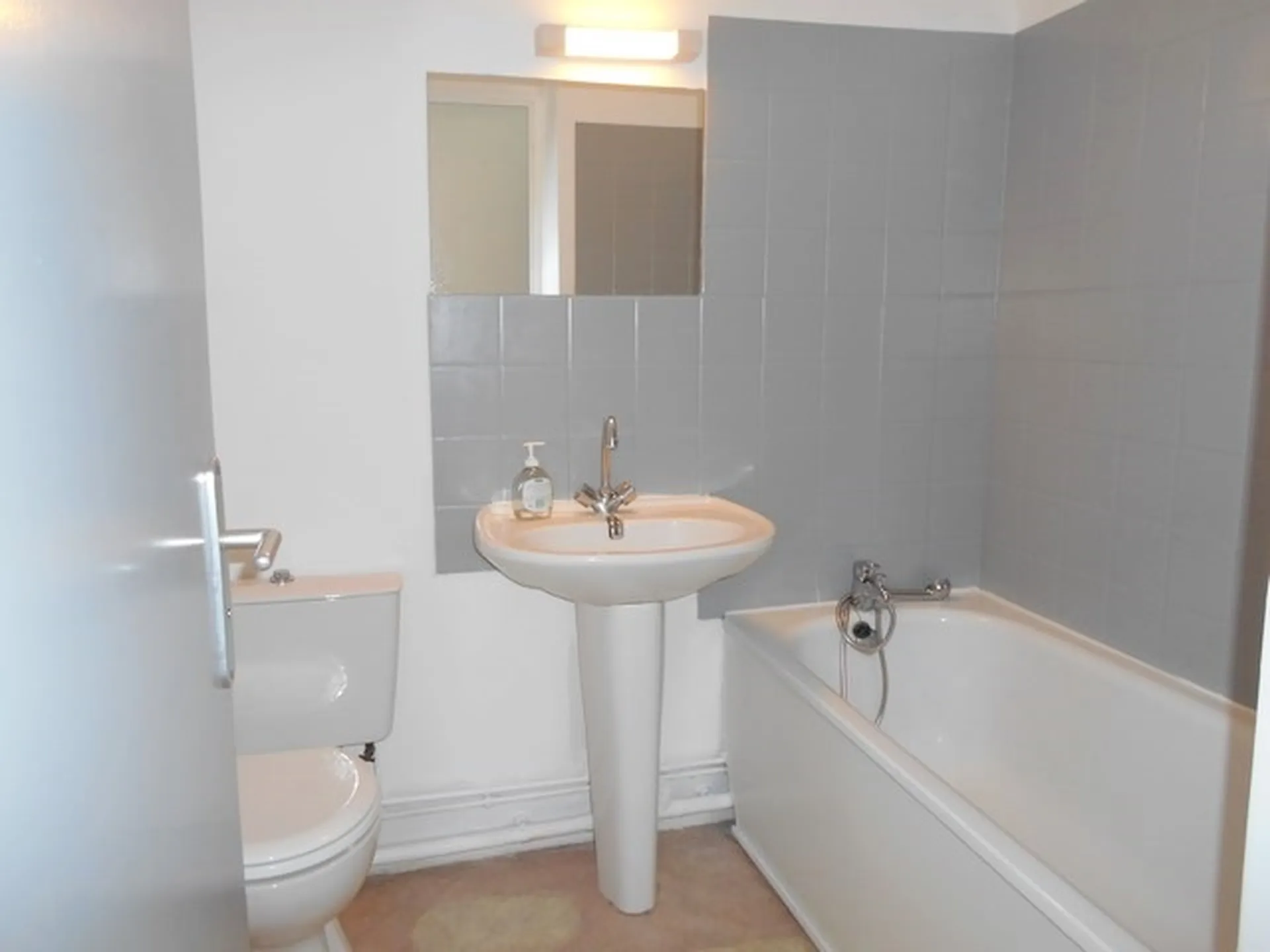 APPARTEMENT AVEC ASCENSEUR LISIEUX, Immobilier, Achat, Vente, Transactions