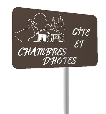 Découpe plasma sur mesure d'une enseigne signalétique pour un gîte et chambres d'hotes en acier 3mm ton rouille sur poteau 60 mm