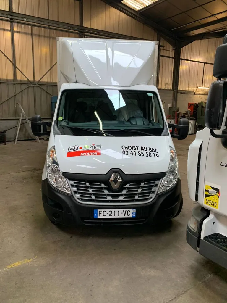 Réalisation d'un marquage véhicule pour la société Clovis située proche de Compiègne