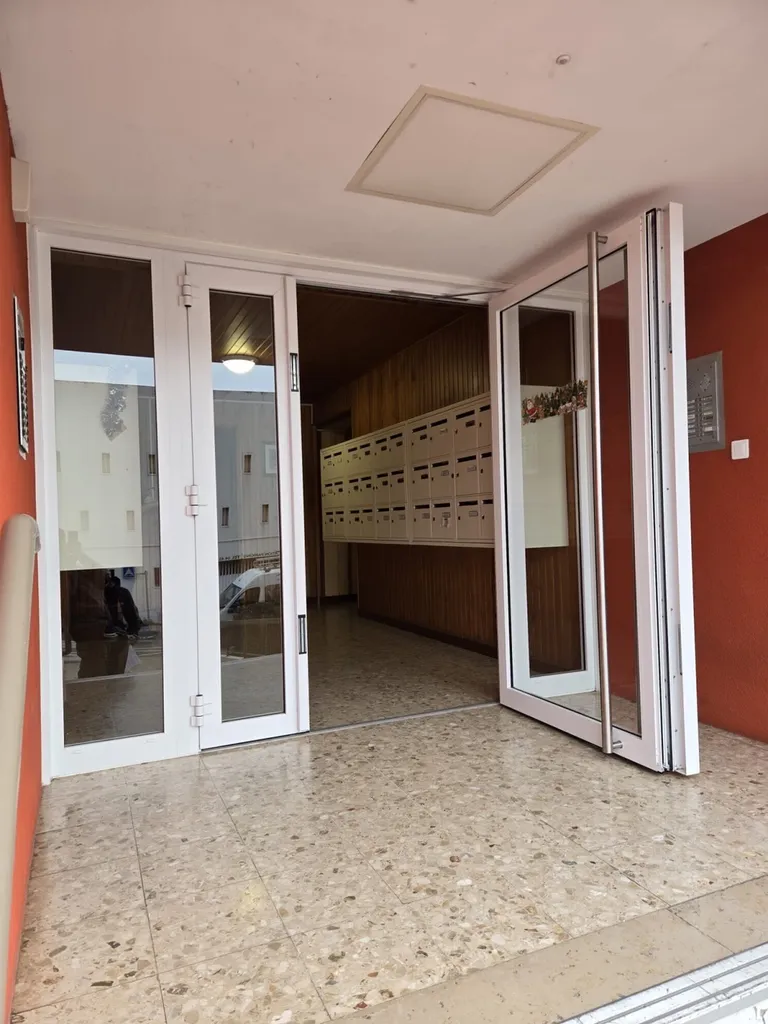 Remplacement de porte d'immeuble ou de commerce Kline en aluminium sur Martigues