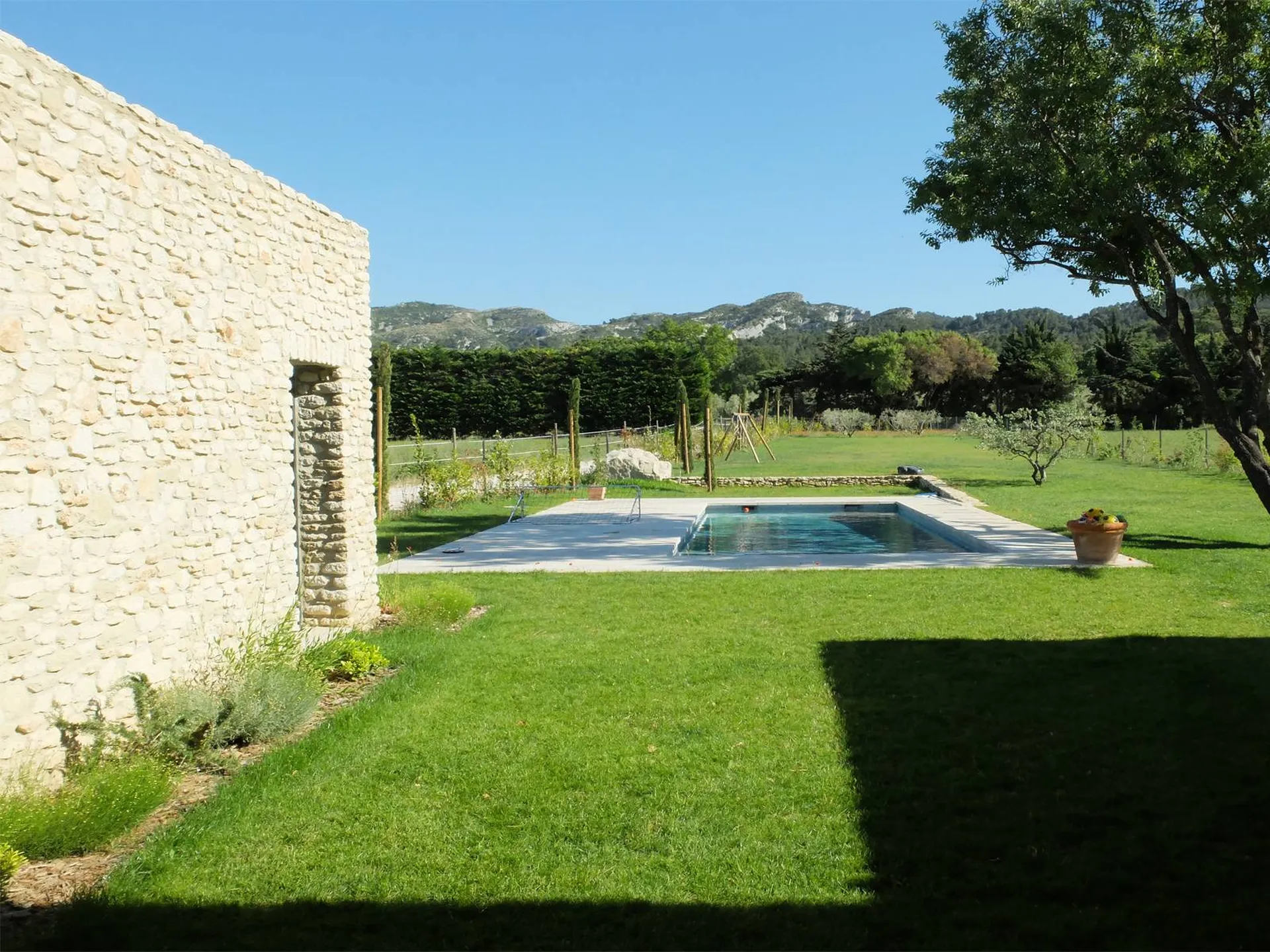 Réalisation d'une maison individuelle de standing à l'architecture contemporaine sur Saint Rémy de Provence en plein cœur des Alpilles