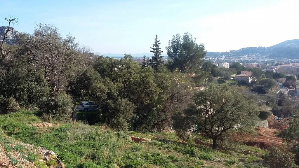 VENDU! Terrain de 1200 m² - HYERES