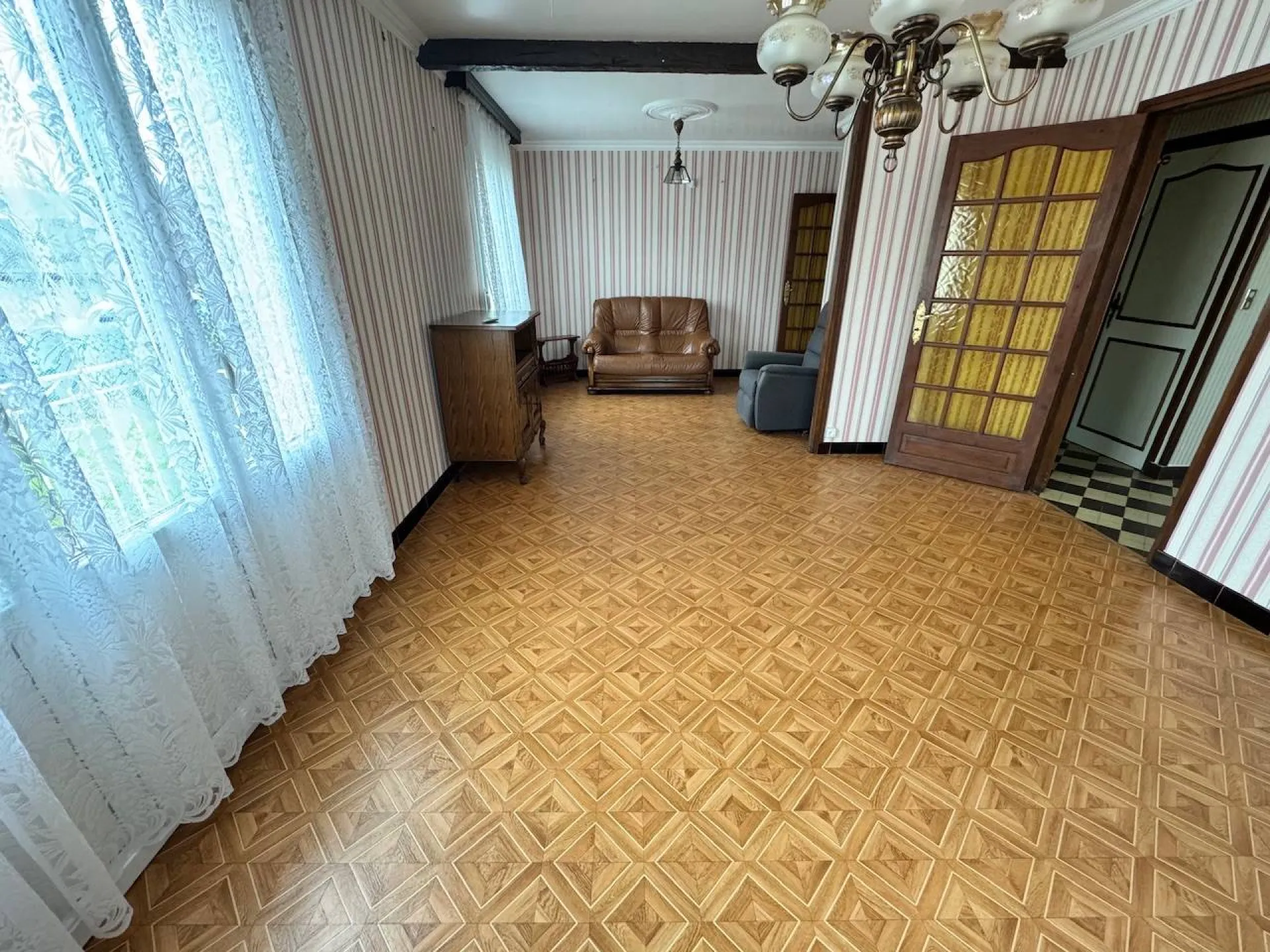 A vendre pavillon vivable de plain-pied de 100 m² sur un terrain de 686 m² sur la commune de SAINT PIERRE LES ELBEUF