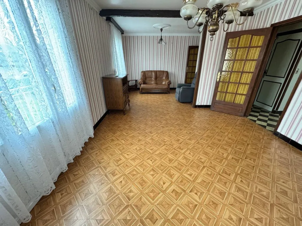 A vendre pavillon vivable de plain-pied de 100 m² sur un terrain de 686 m² sur la commune de SAINT PIERRE LES ELBEUF