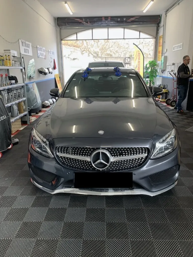Remplacement ou réparation de pare-brise et vitrages auto toutes marques avec franchise offerte et 150 € à Marseille 13013