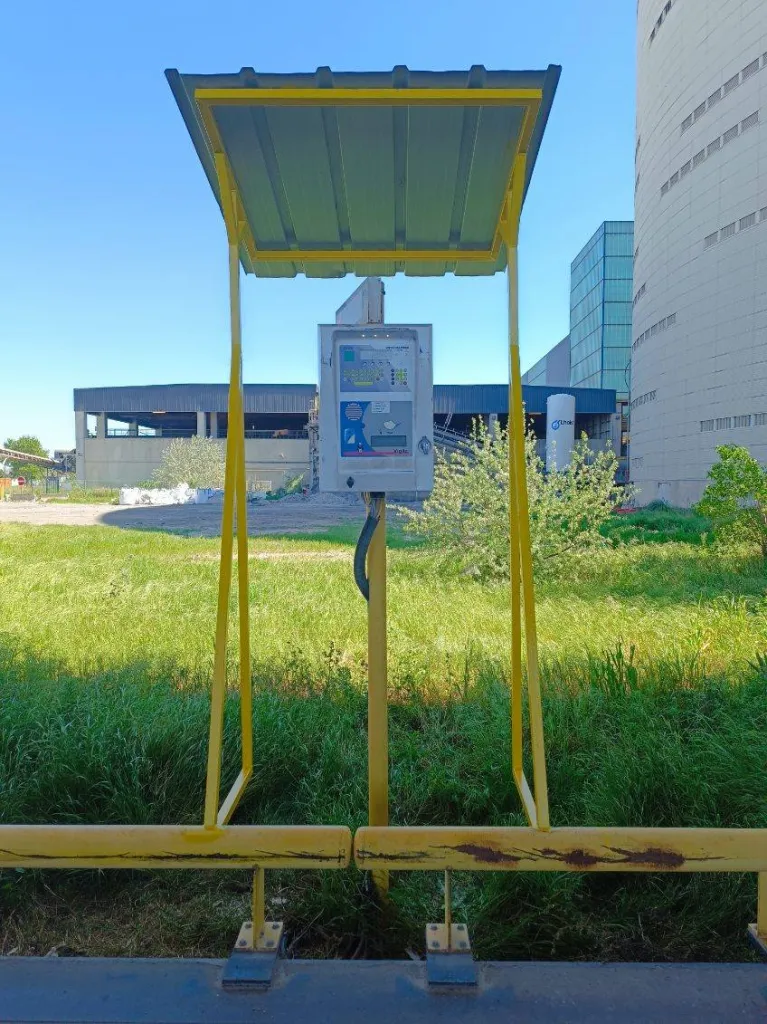 FABRICANT ET POSEUR  CASQUETTE DE PROTECTION ABRI CHASSIS METALLIQUE ET TOLE DE BARDAGE MARTIGUES PACA