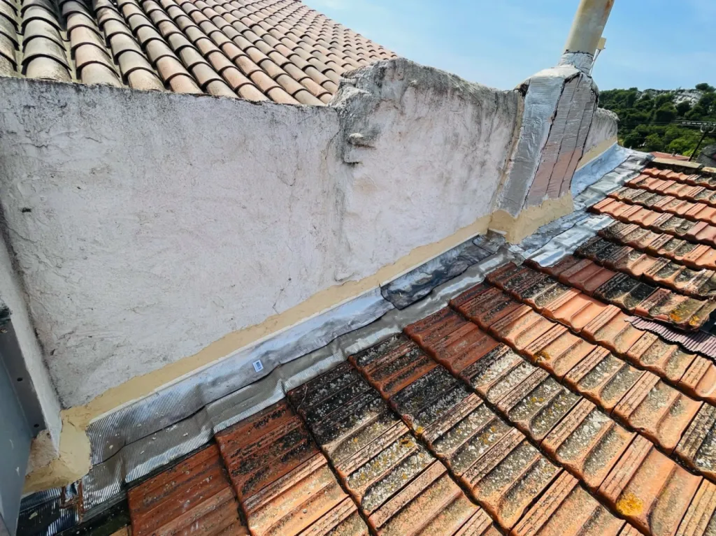 couvreur pour pose de solin en toiture Le Rove 13740