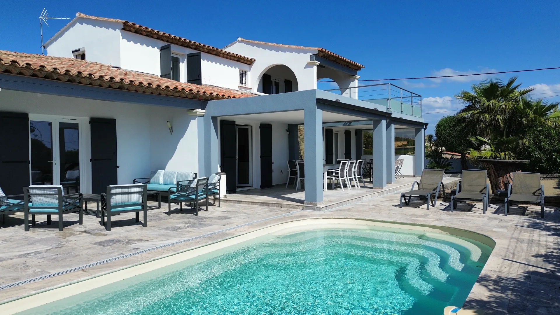 Villa front de mer à vendre aux Issambres – vue Méditerranée et piscine chauffée