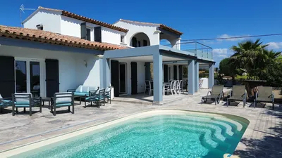 Villa front de mer à vendre aux Issambres – vue Méditerranée et piscine chauffée