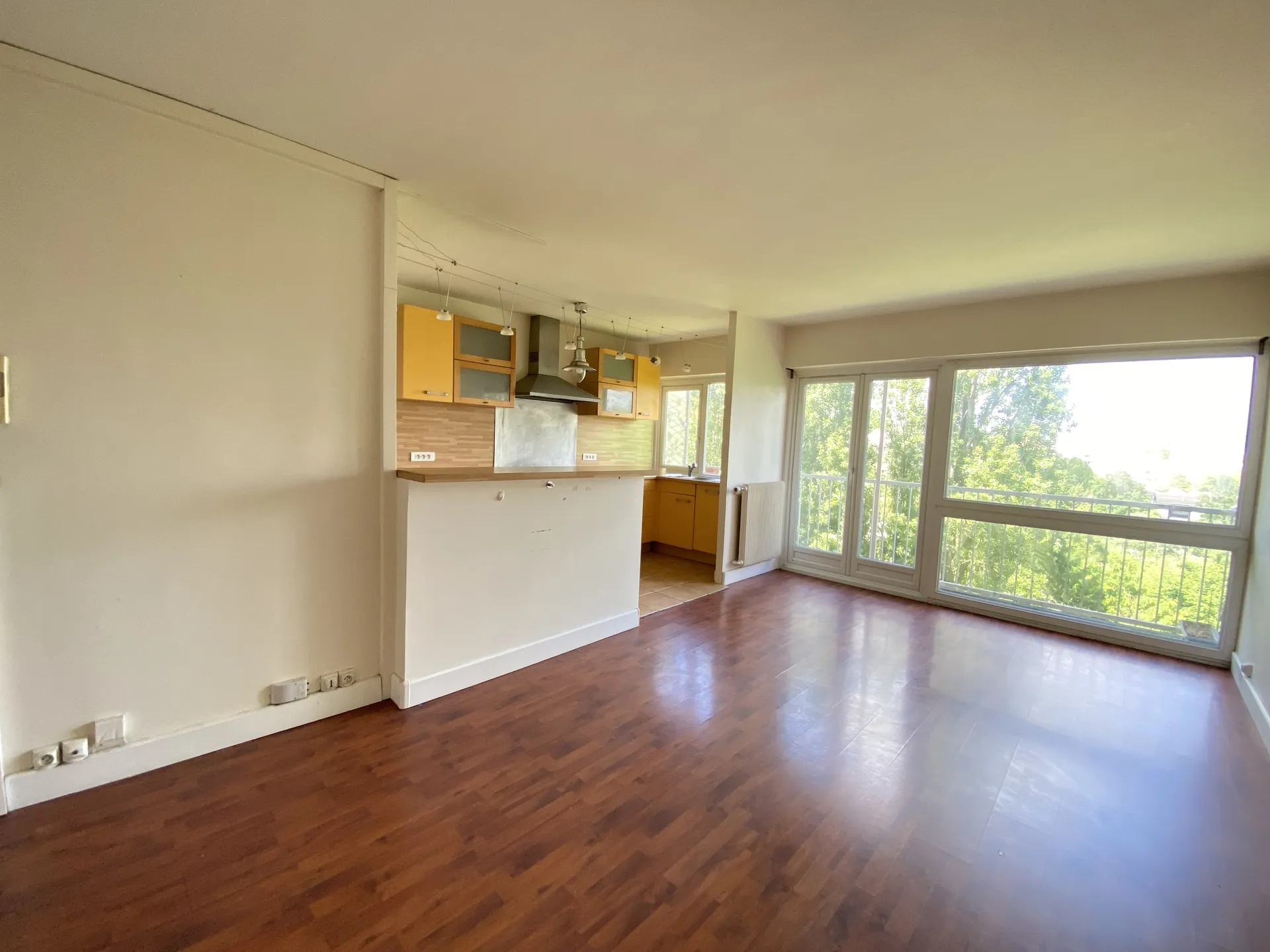 Le Pecq Centre - Appartement 3 pièces traversant en étage élevé avec ascenseur et vue dégagée sur la verdure
