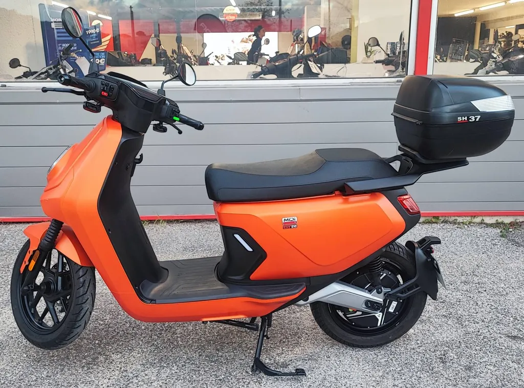 SCOOTER ÉLECTRIQUE OCCASION NIU MQI GT 100 ORANGE ÉQUIVALENT 125cc AVEC 2900 KM.