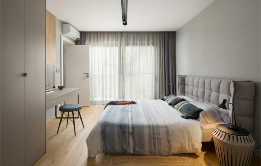 Expérience habitat : conception chambre connectée avec chauffage lumière et volets intelligents à Ramatuelle et à Cogolin